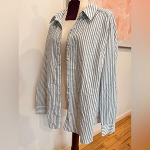 Ingrid & Isabel Women’s White and Blue Striped Shirt XXL